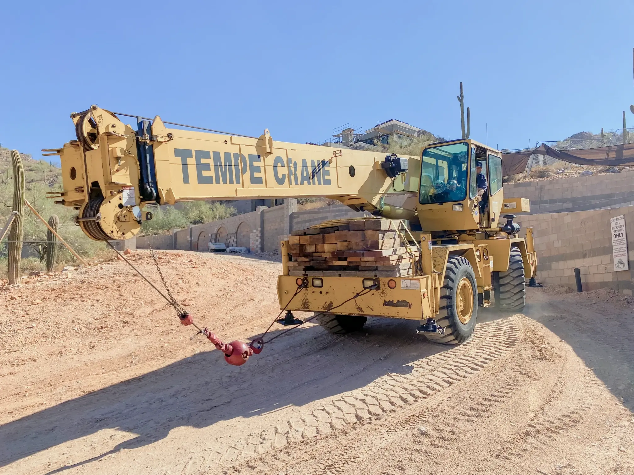 Grove RT530E set up on rough terrain, showcasing its robust design and operational versatility.